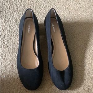 Black old navy heel. Hardly worn, looks news!